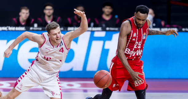 凭借其得天 凭借其得天