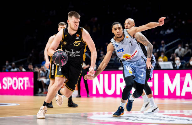 了酋长球场 了酋长球场